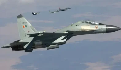 Hindistan, savaş uçaklarının Pakistan tarafından düşürüldüğünü ilk kez doğruladı