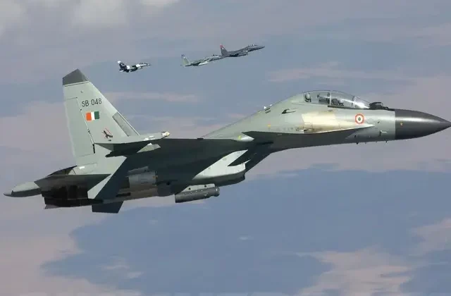 Hindistan, savaş uçaklarının Pakistan tarafından düşürüldüğünü ilk kez doğruladı