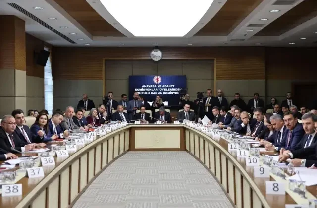 HSK üyeliği için adaylar belli oldu, muhalefet salonu terk etti