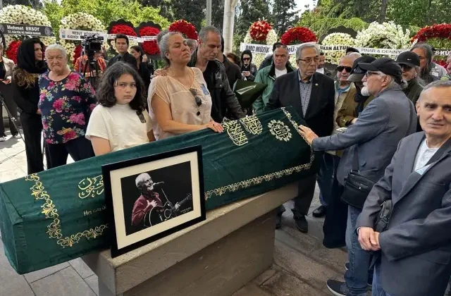 İlhan Şeşen gözyaşları eşliğinde defnedildi
