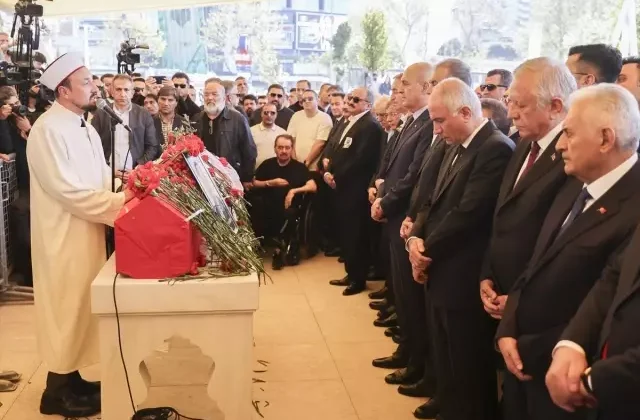 İmam, Sırrı Süreyya Önder ile ilgili anısını cenazede anlattı