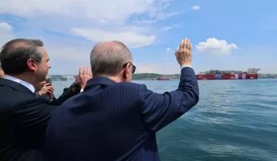 İstanbul Boğazı’nda tarihi an! Cumhurbaşkanı Erdoğan, ‘Osman Gazi’yi Karadeniz’e uğurladı
