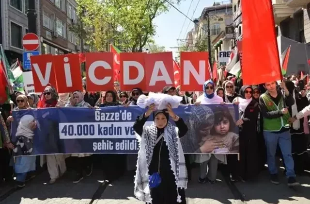 İstanbul Gazze için ayağa kalktı! Binlerce kişi Ayasofya’ya yürüdü