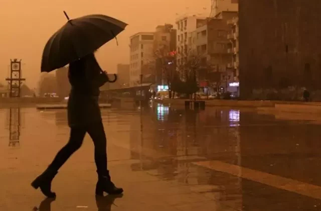 İstanbul için çamurlu sağanak yağış ve toz uyarısı