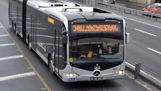 İstanbul Okmeydanı’nda metrobüste yangın çıktı