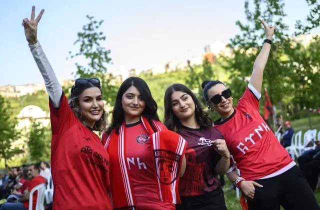 İstanbul’da coşkulu şampiyonluk kutlaması! Ama bu kez Türk takımı değil