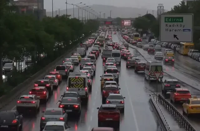 İstanbul’da trafik kilit! Yoğunluk yüzde 80’i aştı