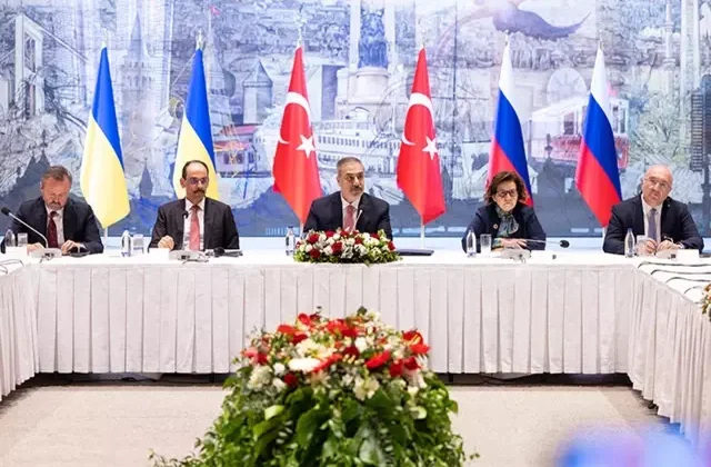 İstanbul’daki tarihi zirve dünya basınında: Erdoğan bölgesel bir oyuncu haline geliyor