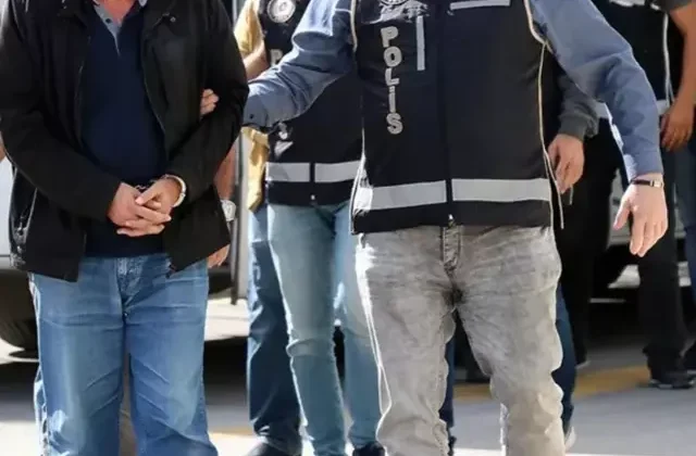 Kadıköy’de CHP standı yakınında kavga! 3 kişi gözaltına alındı
