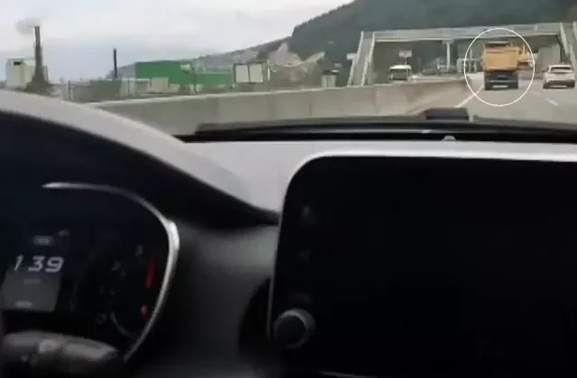 Kamyon limit tanımadı! 139’la giden otomobil bile yetişemedi