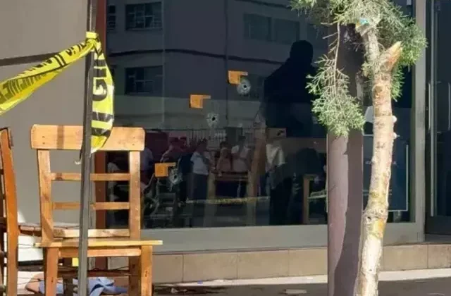 Kıraathanenin önünde oturan gence kurşun yağdırdılar