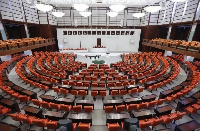 Konya’daki deprem TBMM’de de hissedildi