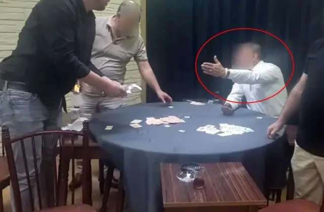 Kumar oynarken suçüstü yakalanan şahsı yaptığı savunma kurtaramadı
