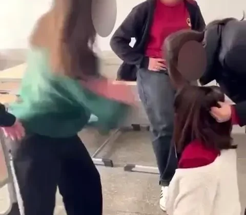 Lisedeki şiddet olayı 14 kişinin başını yaktı! Müdür görevden uzaklaştırıldı, 1 öğrenci tutuklandı