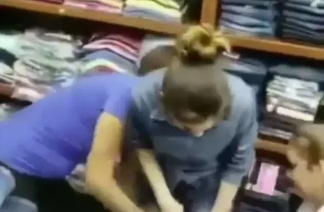 Mağazadan pantolon çalmaya çalışırken yakalanan genç kız çalışanlar tarafından darp edildi