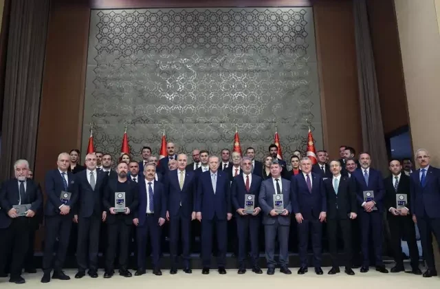 Medya ödülleri sahiplerini buldu! Cumhurbaşkanı Erdoğan’dan Türkiye Basın Federasyonuna teşekkür
