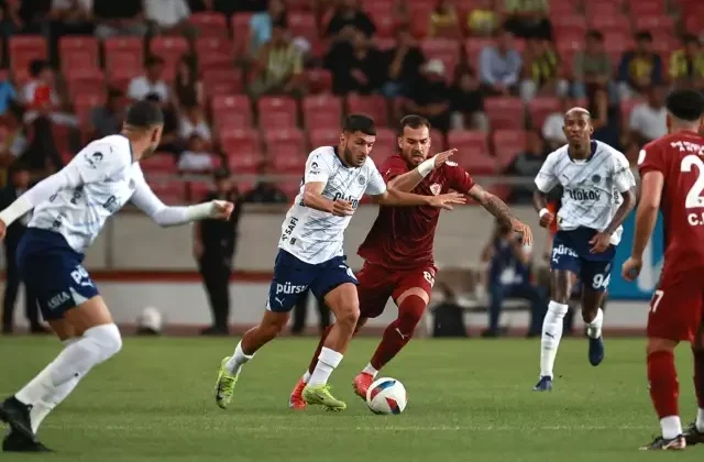Mersin’de tüm stat Ali Koç’u istifaya davet etti