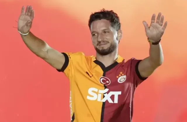 Mertens’e sürpriz talip: Futbolu bırakma, 1 sezon bizimle oyna