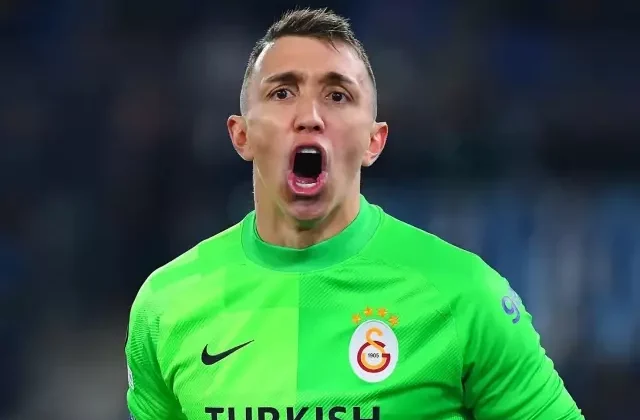 Muslera şampiyonluk maçında penaltı attı