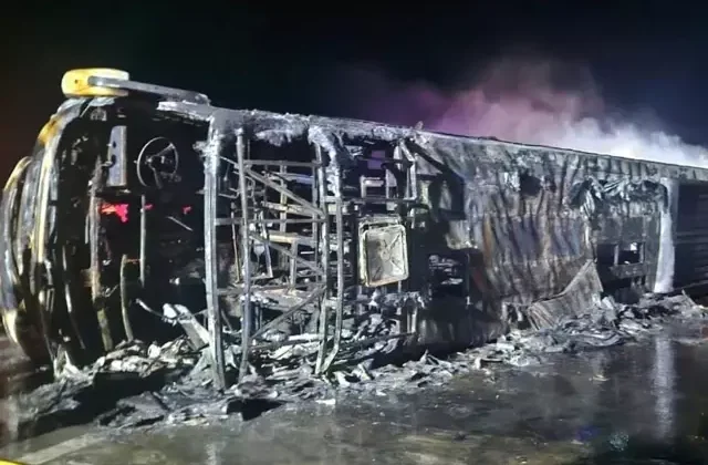 Nijerya’da otobüs kamyona çarptı! 19 kişi öldü, 8 kişi yaralandı