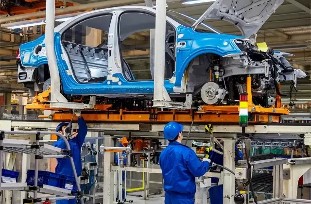 Nissan 10 bin çalışanıyla yollarını ayıracak