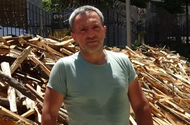 Odun kırarak ayda 80 bin lira kazanıyor