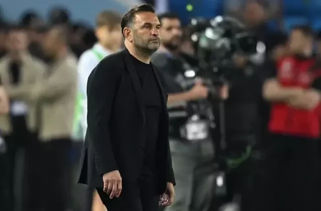 Okan Buruk gelecek sezonla ilgili ipucunu verdi: Bu sene 3, seneye de 4