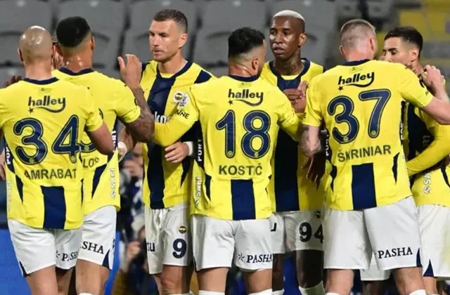 Olaylı maçta Kanarya’dan kritik galibiyet! Fenerbahçe, RAMS Başakşehir’i 4 golle devirdi
