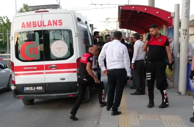 Otobüste tartışan 2 kadın indikleri durakta birbirlerini bıçakladı