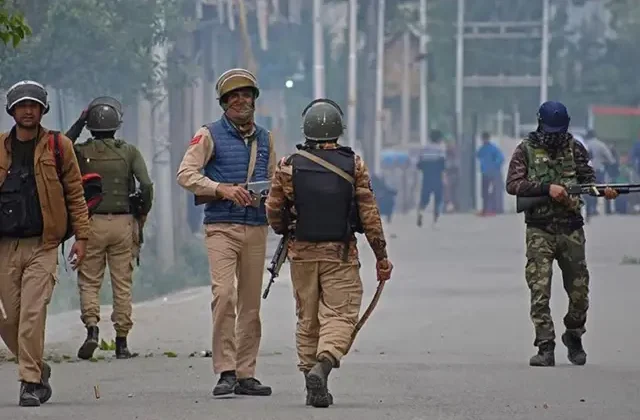 Pakistan ve Hindistan, geri çekilme konusunda anlaştı
