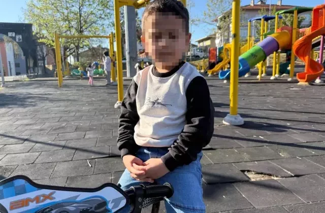 Parkta bulduğu alkol şişesini su zannederek içen çocuk fenalaştı