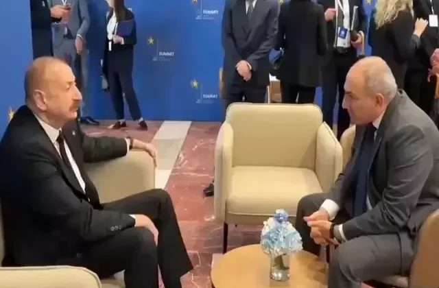 Paşinyan’ın Aliyev karşısındaki hali alay konusu oldu! Süt dökmüş kedi gibi…
