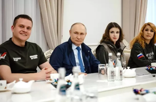 Putin 9 ayın ardından Ukrayna işgalinden kurtarılan Kursk’u ziyaret etti