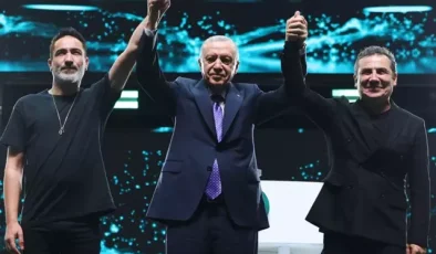Sagopa Kajmer ve Ferhat Göçer, Cumhurbaşkanı Erdoğan’ın da katıldığı GENÇFEST’te sahne aldı