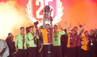 Şampiyon Galatasaray, Süper Lig kupasını Yenikapı’da kaldırdı