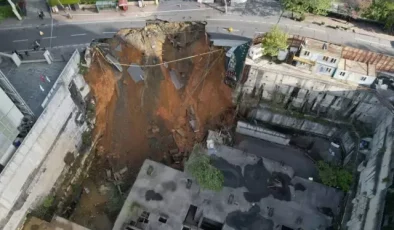 Sarıyer’deki yol çökmesinin büyüklüğü gün ağarınca ortaya çıktı