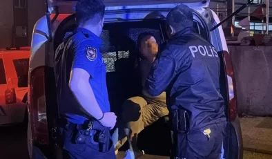 Sevgilisinden ayrılan alkollü kadın, annesini bıçakla rehin aldı