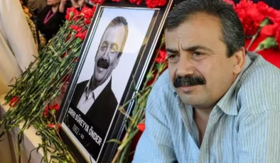 Sırrı Süreyya Önder’in “Kürt müsünüz?” sorusuna yanıtı yeniden gündem oldu