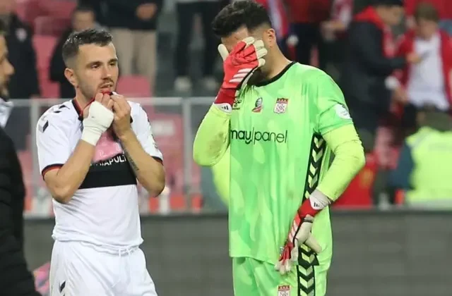 Sivasspor küme düştü, eski oyuncuları Emre Kılınç üzüntüden yıkıldı