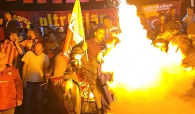 Taraftarlar sokaklardan taştı! Ülkenin birçok noktasında şampiyonluk kutlaması