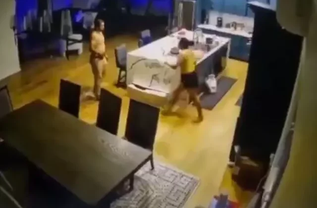Tartışma sırasında kendisine bıçakla saldıran karısını tabanca ile öldürdü