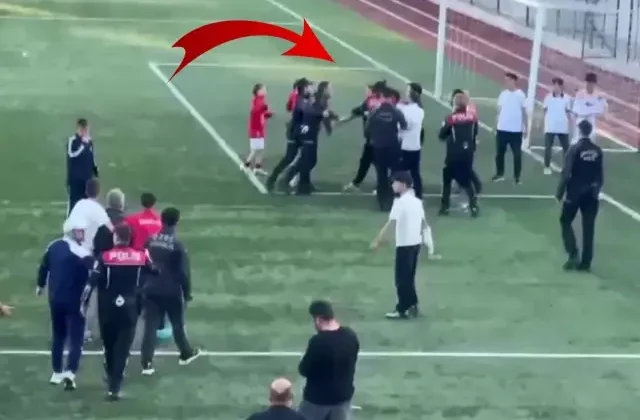 U-15 Futbol Ligi şampiyonluk maçında ortalık karıştı! Polis sahaya indi