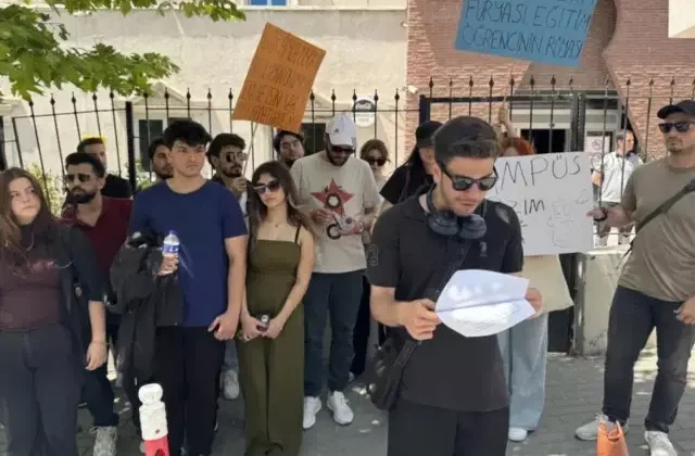 Üniversiteliler yüzde 74’lük zammı protesto etti