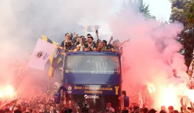 Unutulmaz anlar! Fenerbahçe Euroleague şampiyonluğunu taraftarıyla kutladı