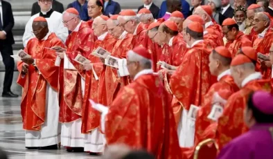Vatikan’da yeni papa ilk turda seçilemedi