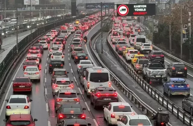 Yeni trafik cezaları Meclis’te, araç kullanırken telefonla konuşanlar servet ödeyecek