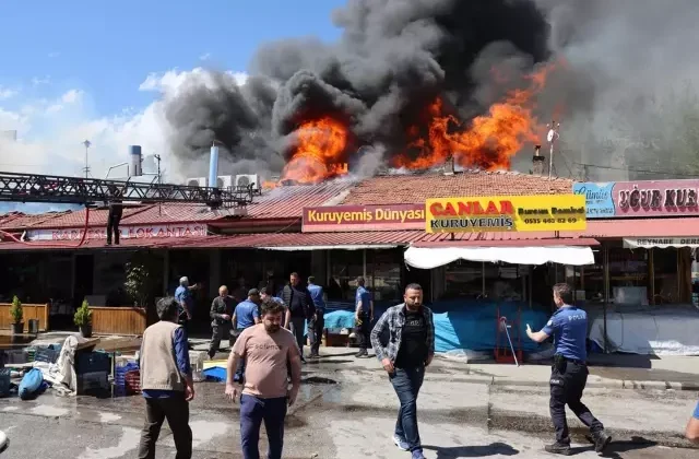 Yöresel ürünler satan lokantada başlayan yangın 20 iş yerine sıçradı