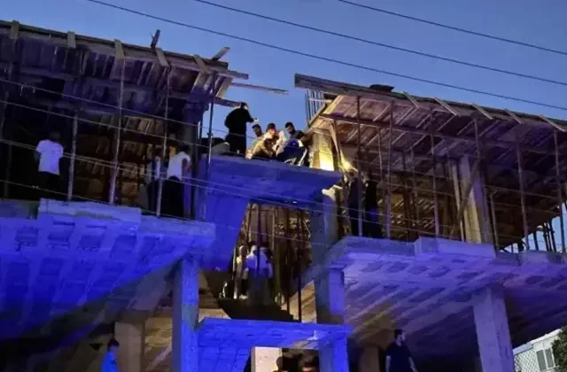Yüksek gerilim hattına temas eden inşaat işçisi hayatını kaybetti
