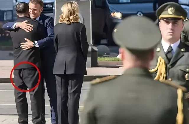 Zelensky pantolonunu ters mi giydi? Viral olan fotoğrafın arkasındaki gerçek
