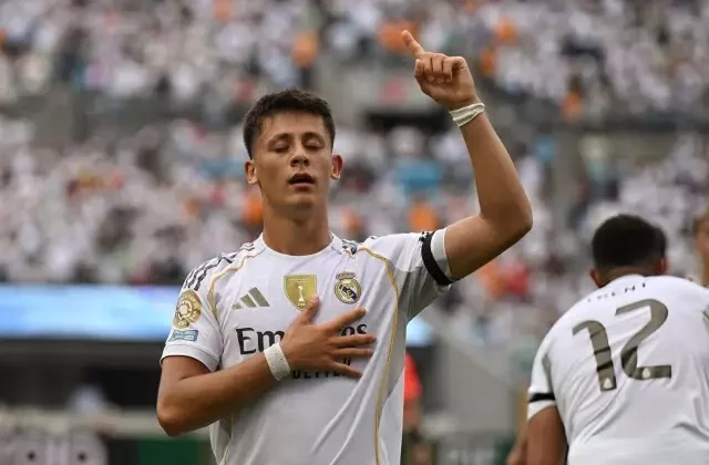 10 kişi kalan Real Madrid, yıldızlarıyla kritik 3 puanın sahibi